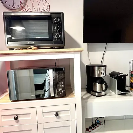Climatise Avec Parking Et Wifi A 150m De La - Fr-1-748-35 Apartment
