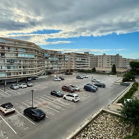 Climatise Avec Parking Et Wifi A 150m De La - Fr-1-748-35