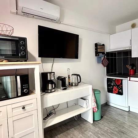 Climatisé Avec Parking Et Wifi à 150m De La - Fr-1-748-35 Appartement